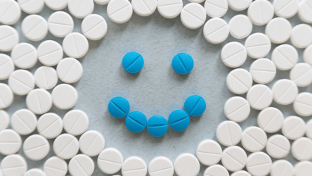 الباروكسيتين هو واحد من مضادات الاكتئاب المعروفة باسم مثبطات امتصاص السيروتونين الانتقائية (SSRIs).
